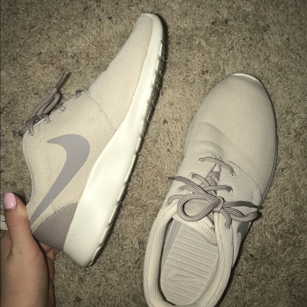 Nike roshes
